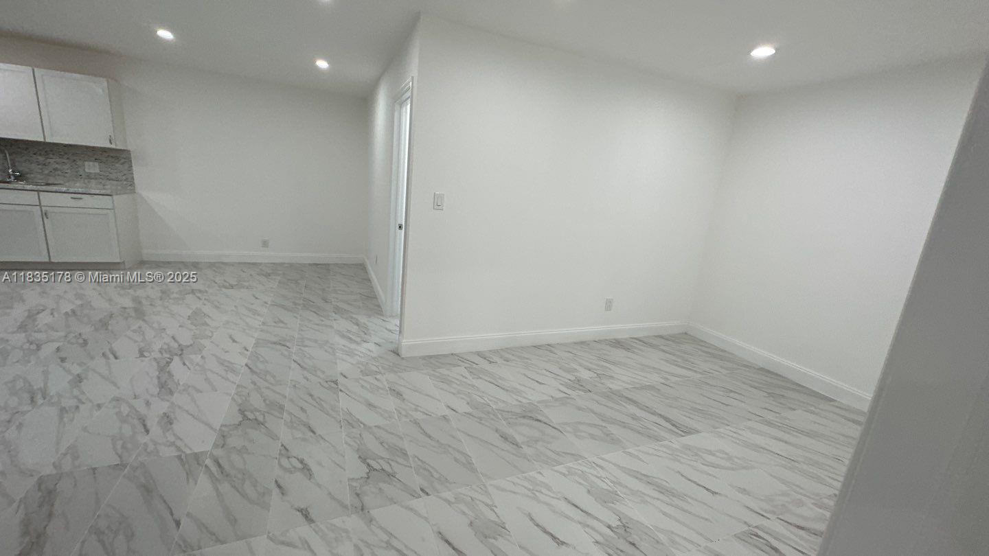 CASTLE APARTMENTS 7 CONDO - Residential