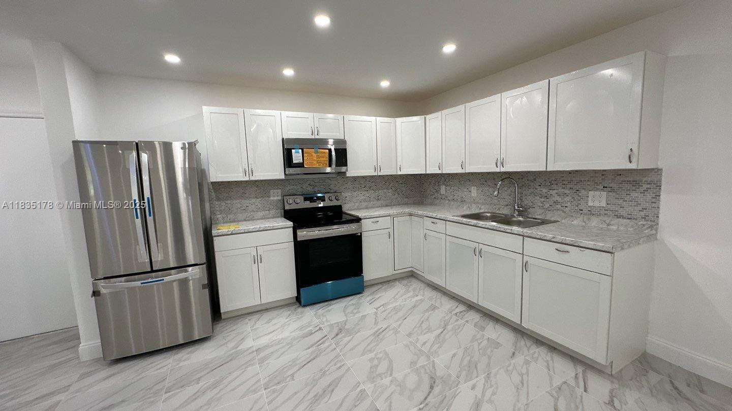 GORGEOUS UNIT HAS 3 BEDROOMS AND 2 BATHS COMPLETLY RENOVATED, THE PROPERTY ORIGINALY WAS 1 BED 2 BATH OWNER SPLIT THE MASTER INTO A SECOND ROOM AND ADDED AND STUDIO, FOR A TOTAL OF 3 ROOMS, SPACIOUS KITCHEN WITH BRAND-NEW STAINLESS-STEEL APPLIANCES, BRAND NEW KITCHEN CABINETS, SUPER BEAUTIFULL BATHROOMS, AND ALL UNIT HAS TILE, 2023 WATER HEATER AND NO LOW CEILING, NO POPCORN CEILINGS, READY TO MOVE IN, ENCLOSED PORCH. THE COMMUNITY'S CLUBHOUSE HAS A FITNESS CENTER WITH SAUNA, BILLIARD ROOMS, BOWLING ALLEY, SWIMMING HEATED POOL, AND MORE. THERE IS COURTESY SHUTTLE TO GROCERY STORE AND OTHER ACTIVITIES, LOCATED IN A DESIRABLE 55+ COMMUNITY, T, CLOSE TO SHOPPING CENTERS, RESTAURANTS, AND OTHER AMENITIES.