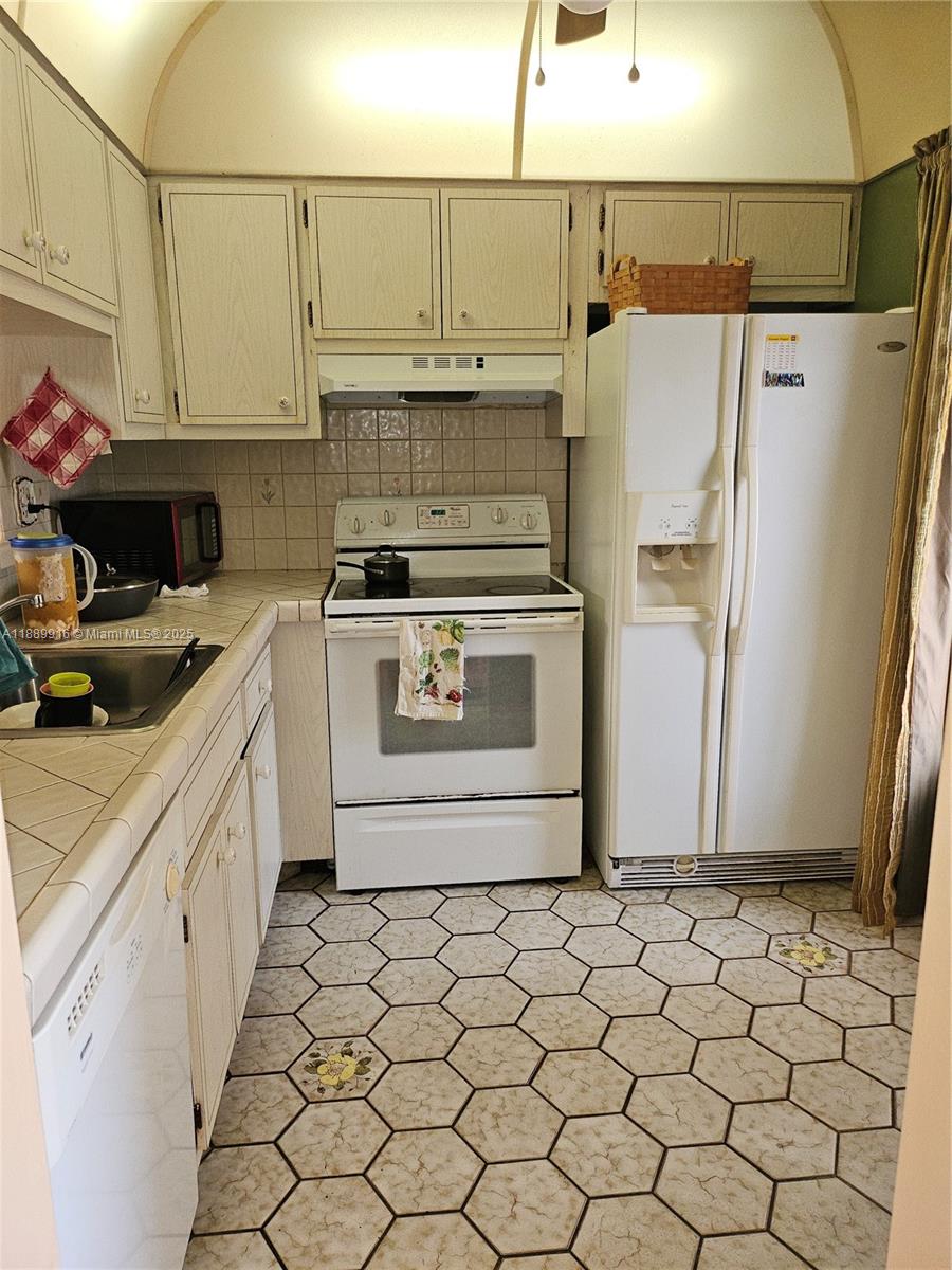 KAHLUA GARDENS CONDO - Residential