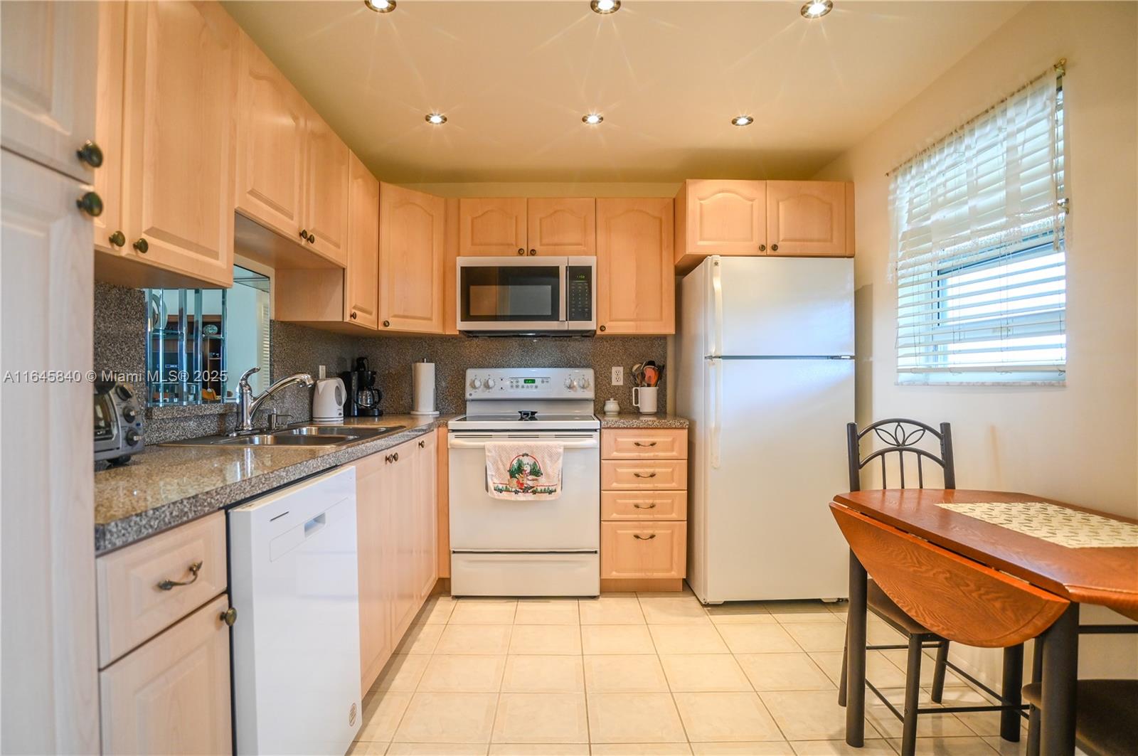 MEADOWBROOK LAKES CONDO - Residential