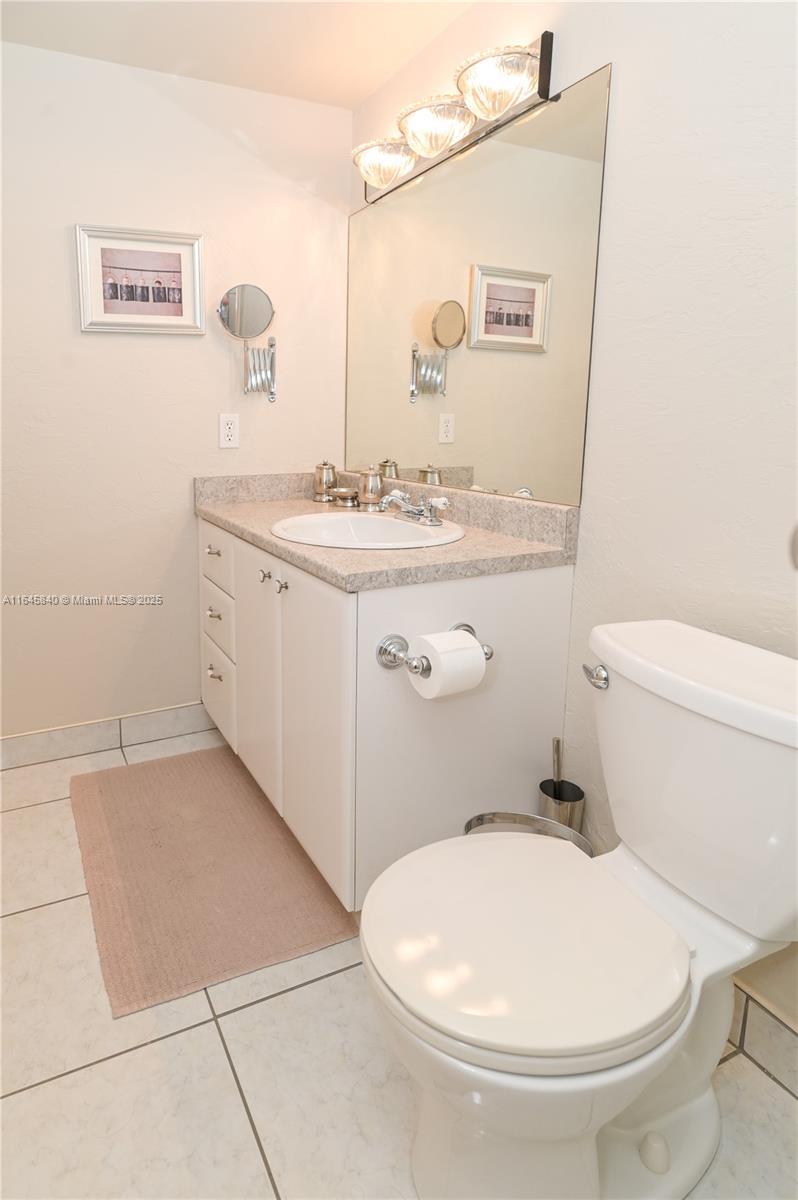 MEADOWBROOK LAKES CONDO - Residential
