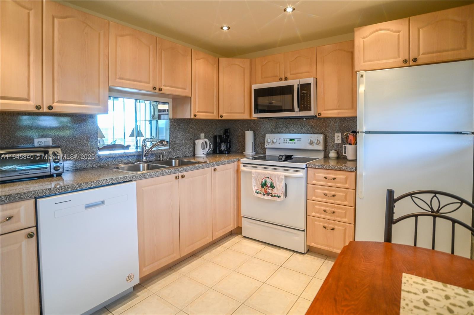 MEADOWBROOK LAKES CONDO - Residential