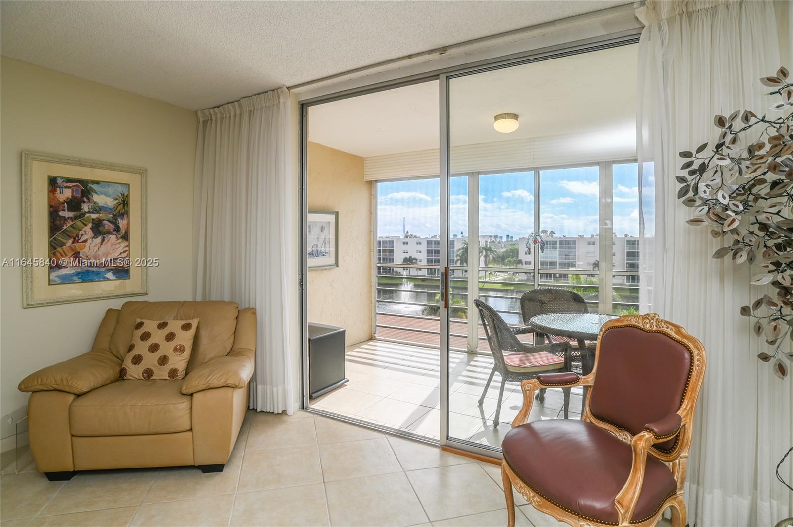 MEADOWBROOK LAKES CONDO - Residential