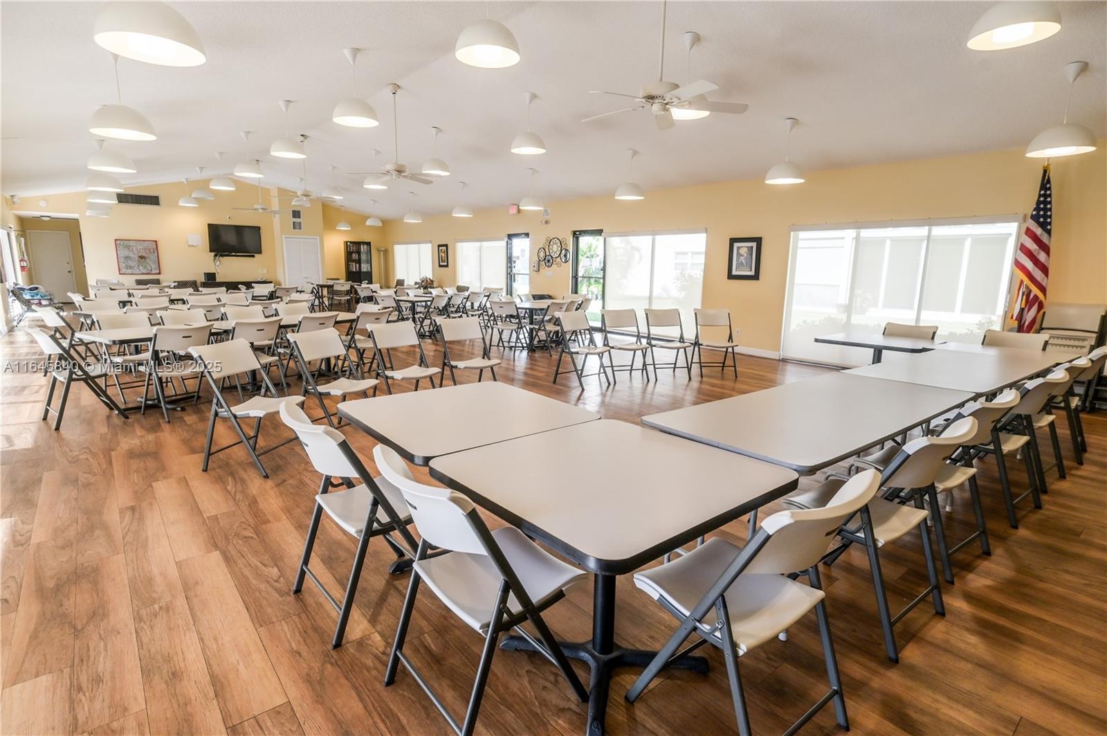 MEADOWBROOK LAKES CONDO - Residential