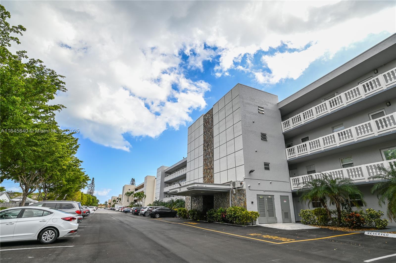 MEADOWBROOK LAKES CONDO - Residential