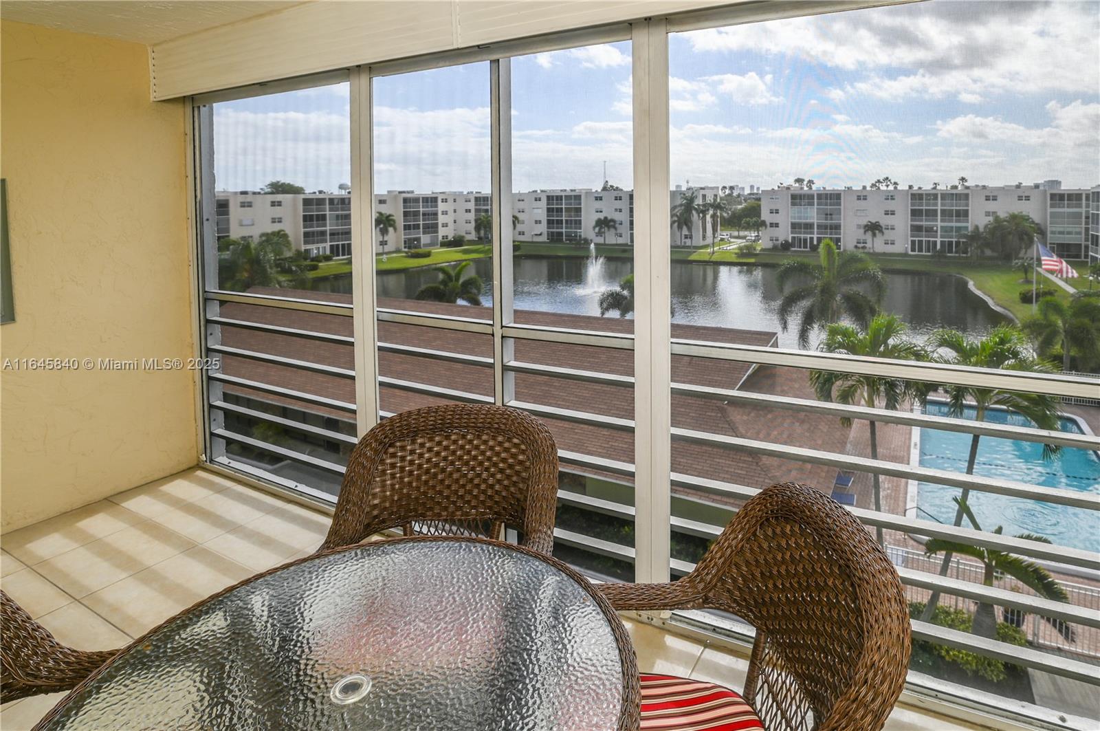 MEADOWBROOK LAKES CONDO - Residential