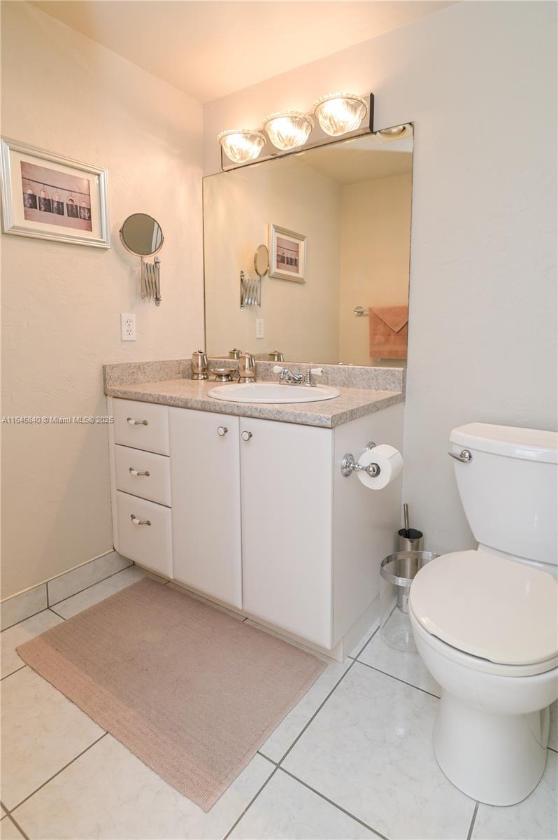 MEADOWBROOK LAKES CONDO - Residential