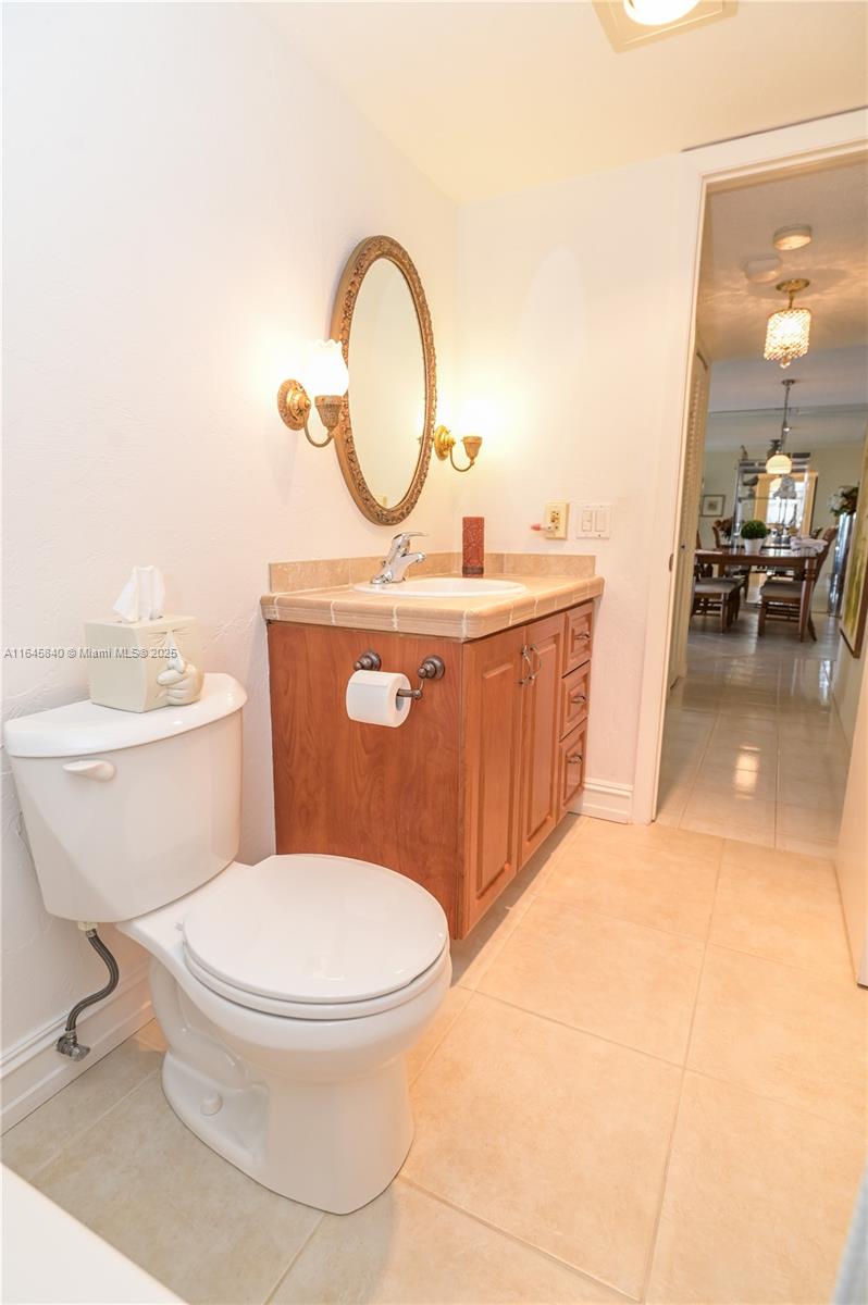 MEADOWBROOK LAKES CONDO - Residential