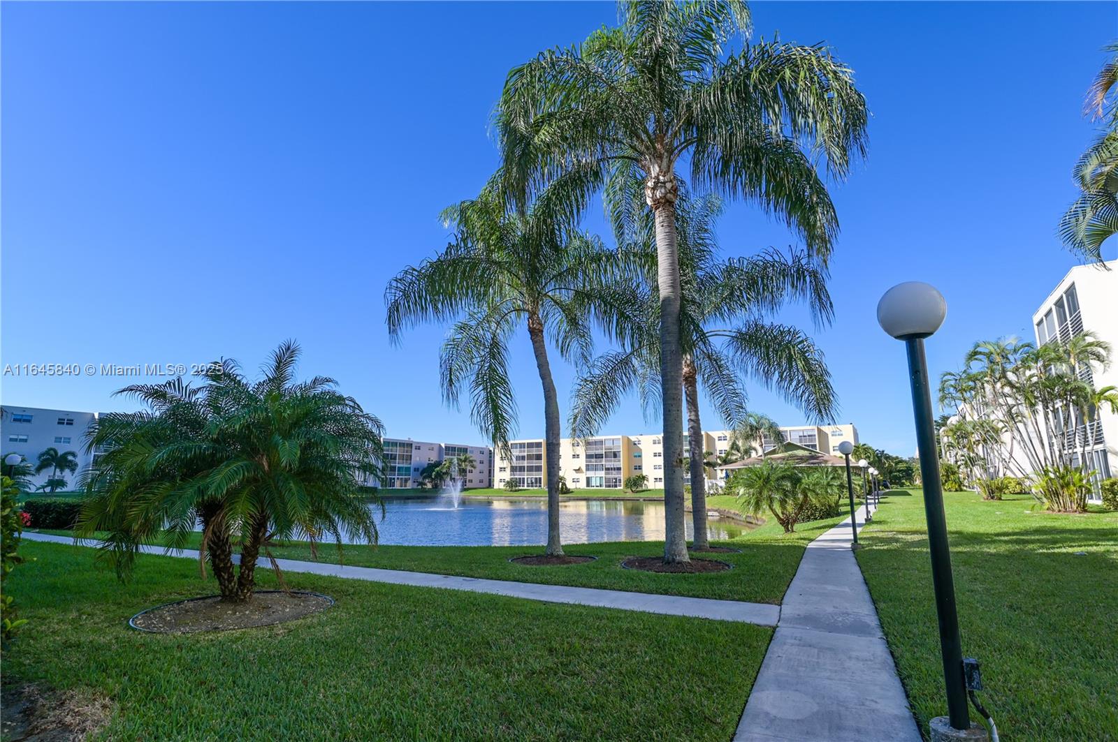 MEADOWBROOK LAKES CONDO - Residential