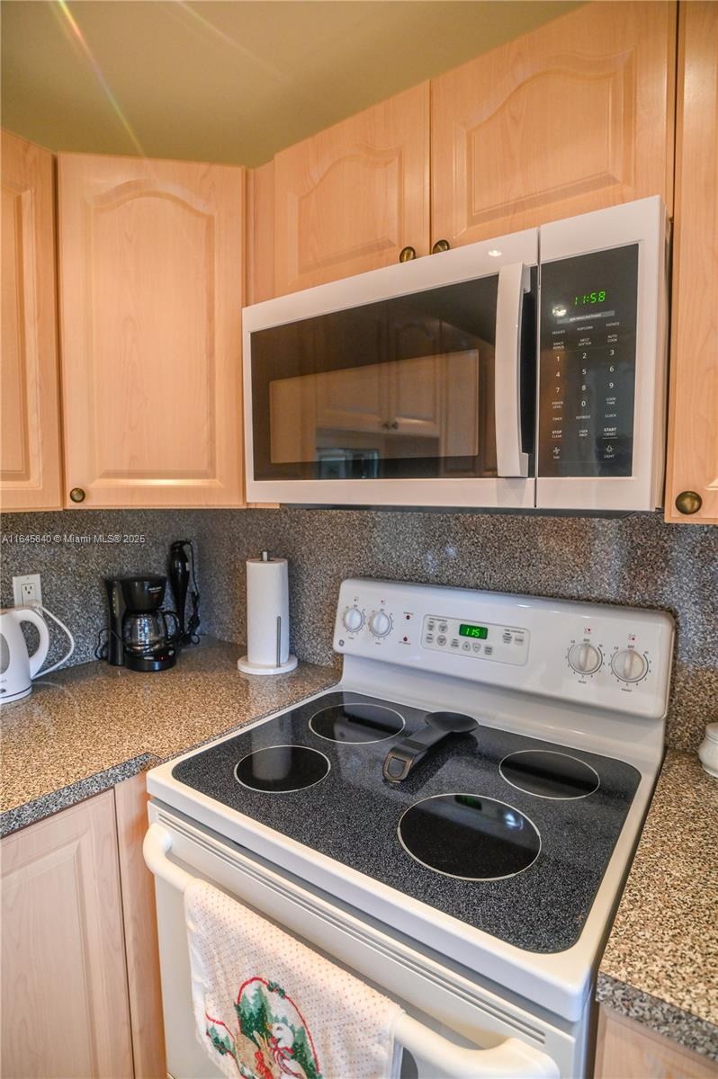 MEADOWBROOK LAKES CONDO - Residential