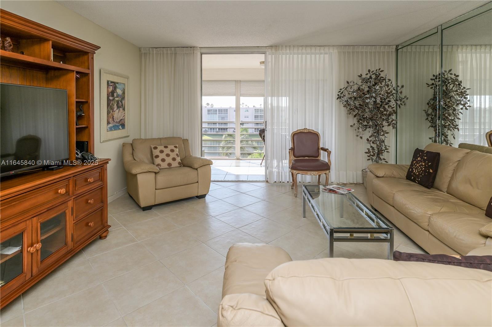 MEADOWBROOK LAKES CONDO - Residential