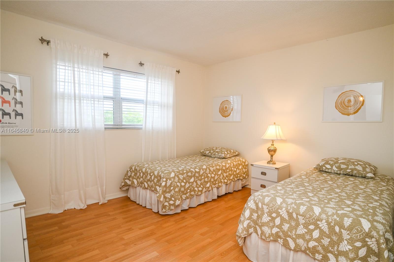 MEADOWBROOK LAKES CONDO - Residential