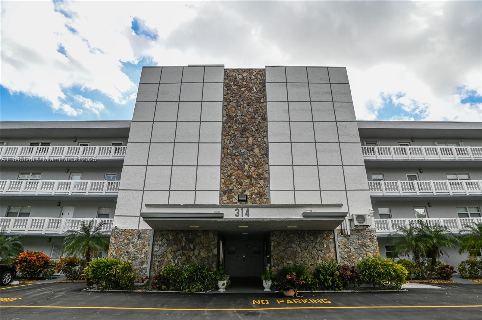 MEADOWBROOK LAKES CONDO - Residential
