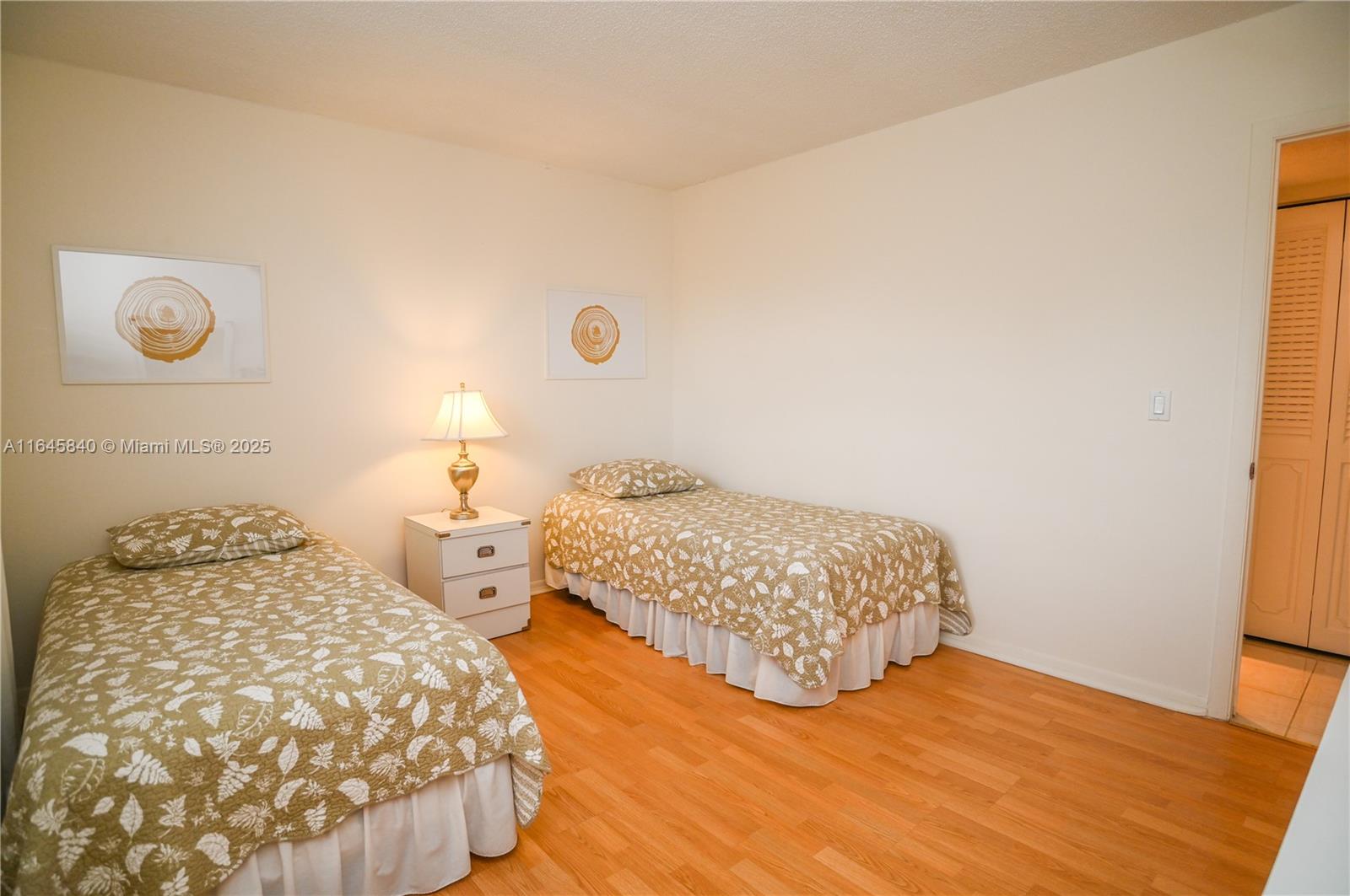 MEADOWBROOK LAKES CONDO - Residential