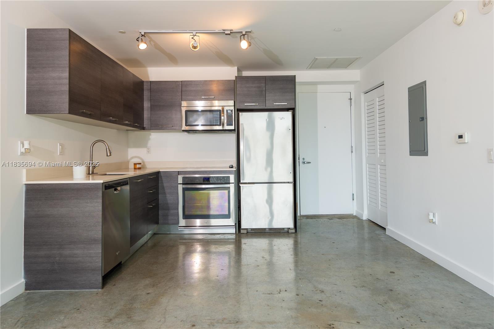 CENTRO CONDO - Residential Lease