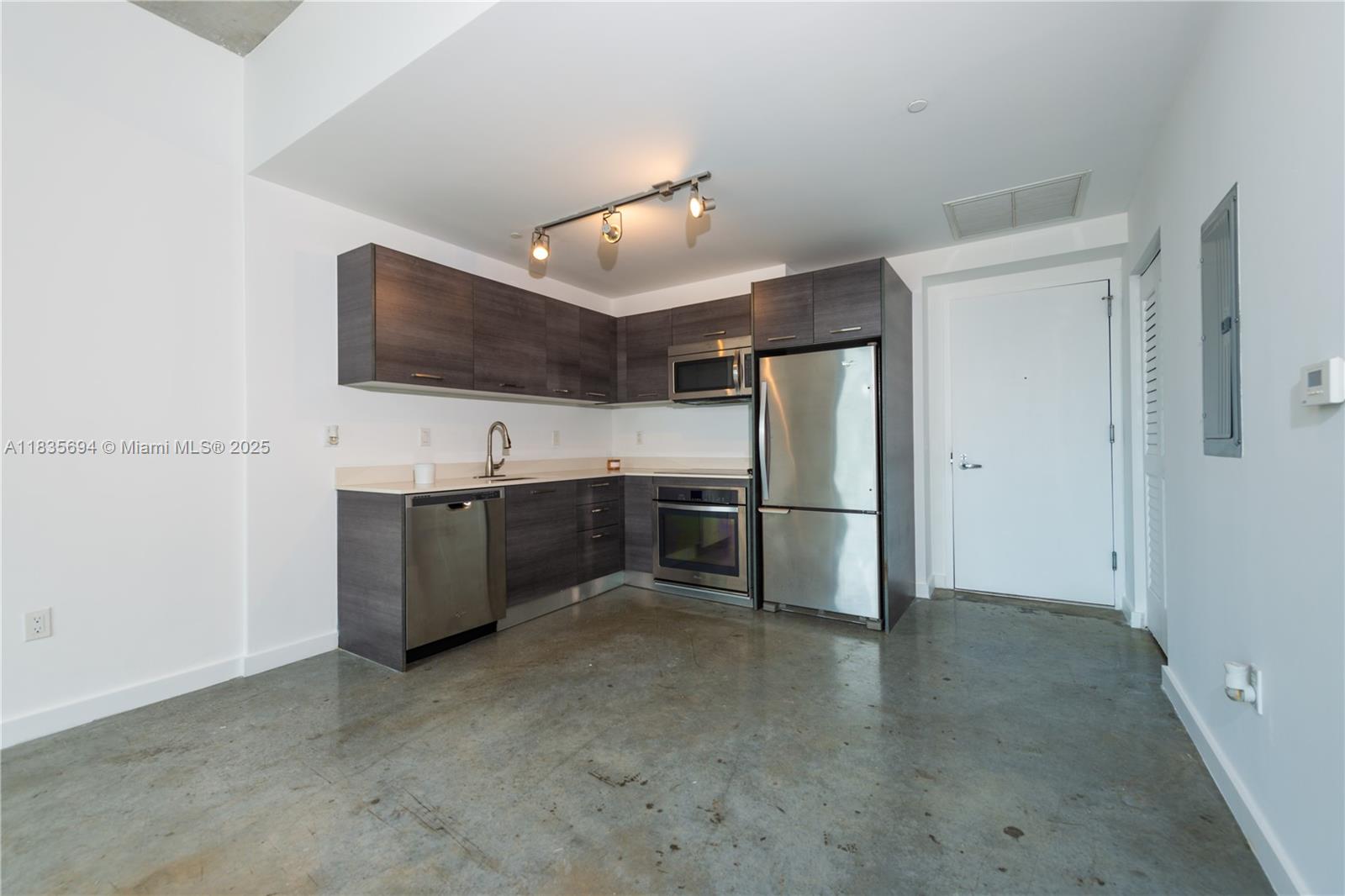 CENTRO CONDO - Residential Lease