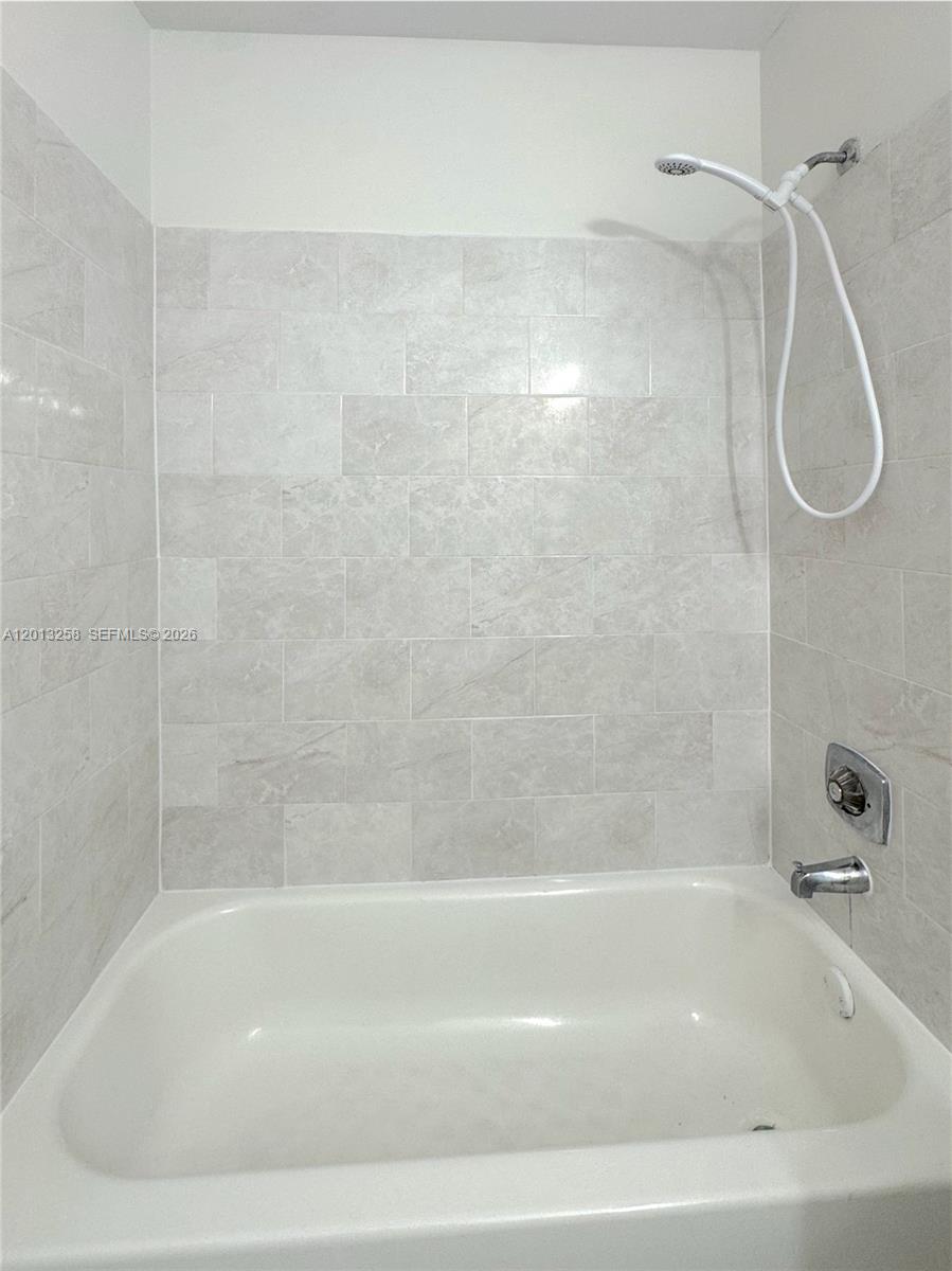 ROYAL POINCIANA CONDO - Residential Lease