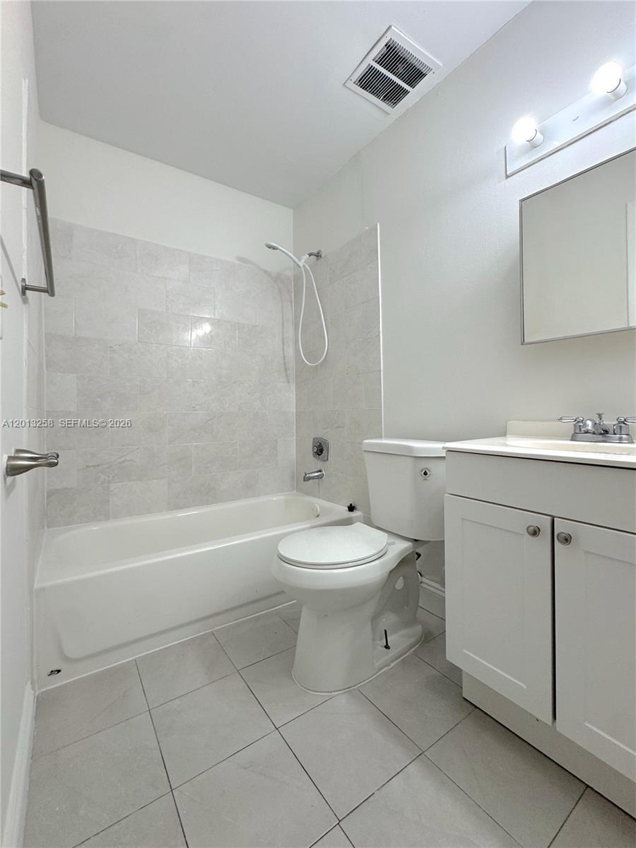 ROYAL POINCIANA CONDO - Residential Lease