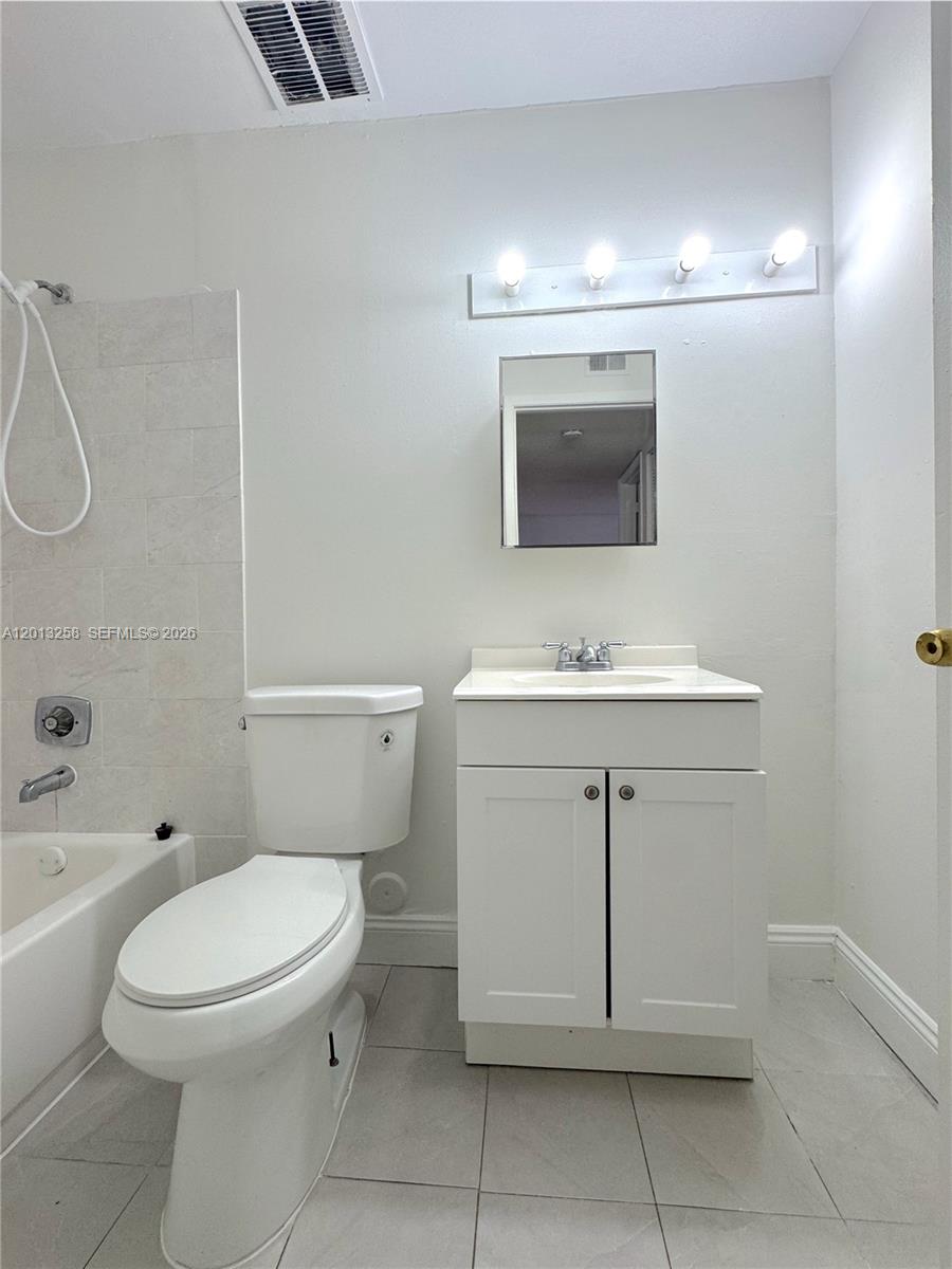ROYAL POINCIANA CONDO - Residential Lease