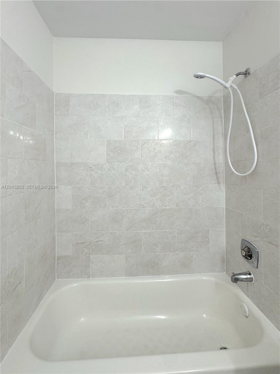 ROYAL POINCIANA CONDO - Residential Lease