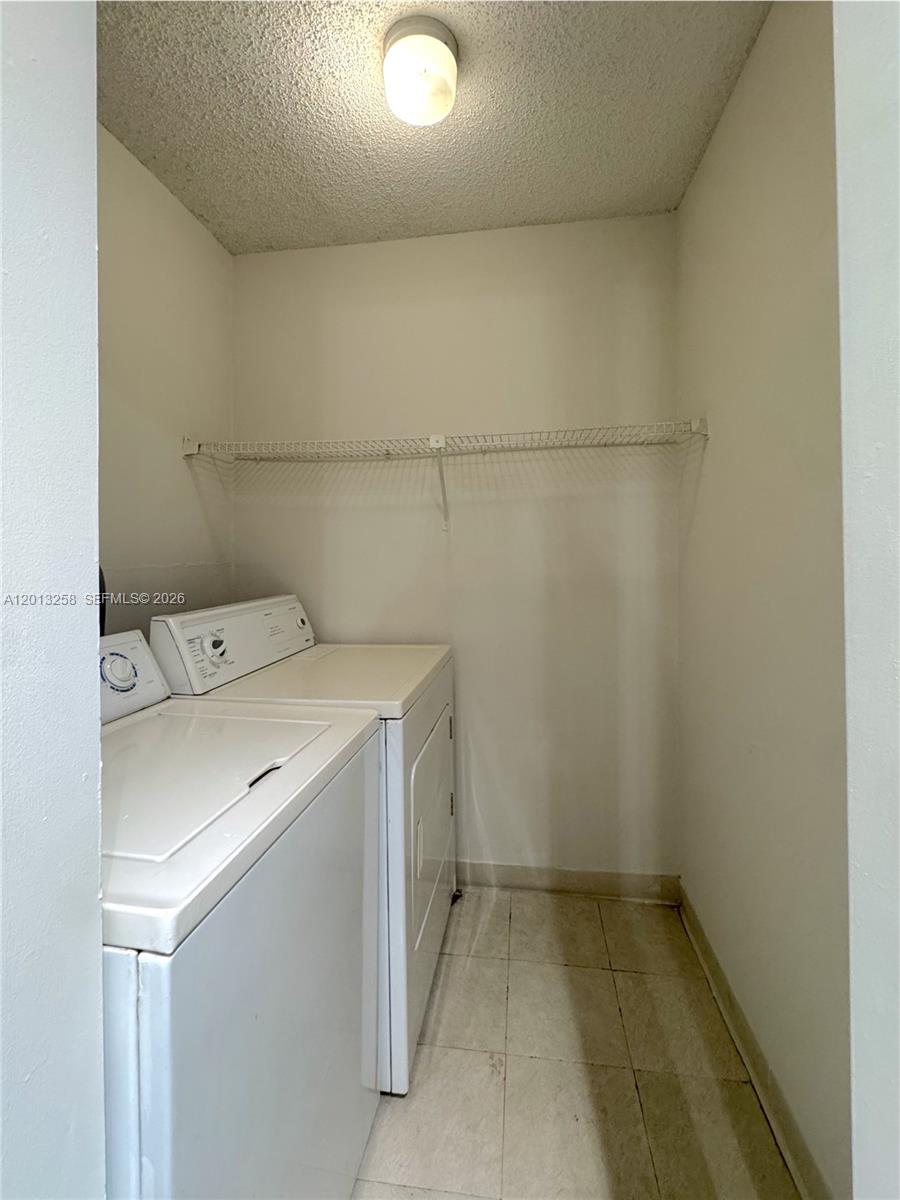 ROYAL POINCIANA CONDO - Residential Lease