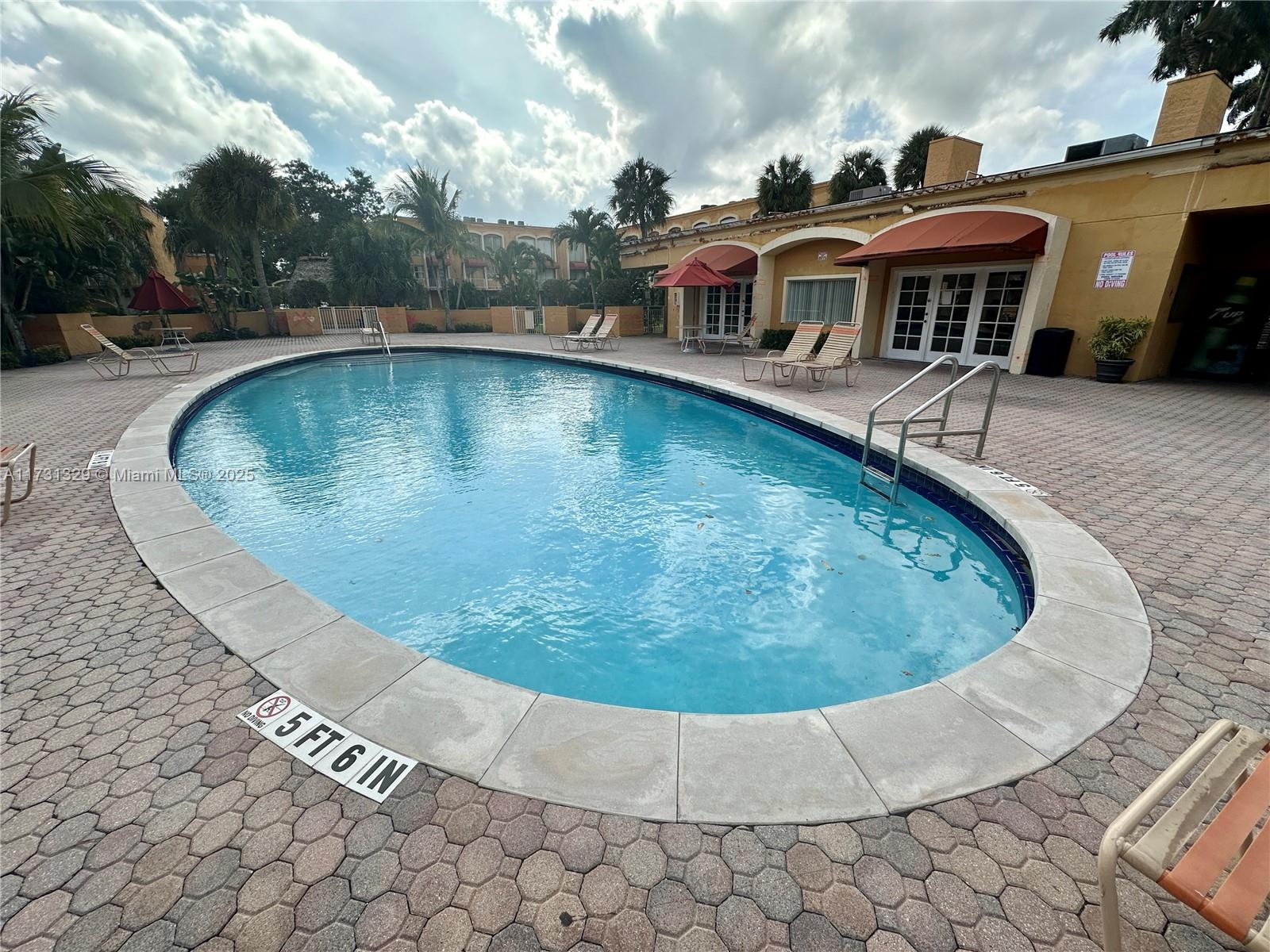 VENETIAN GARDENS AT COUNT - Residential