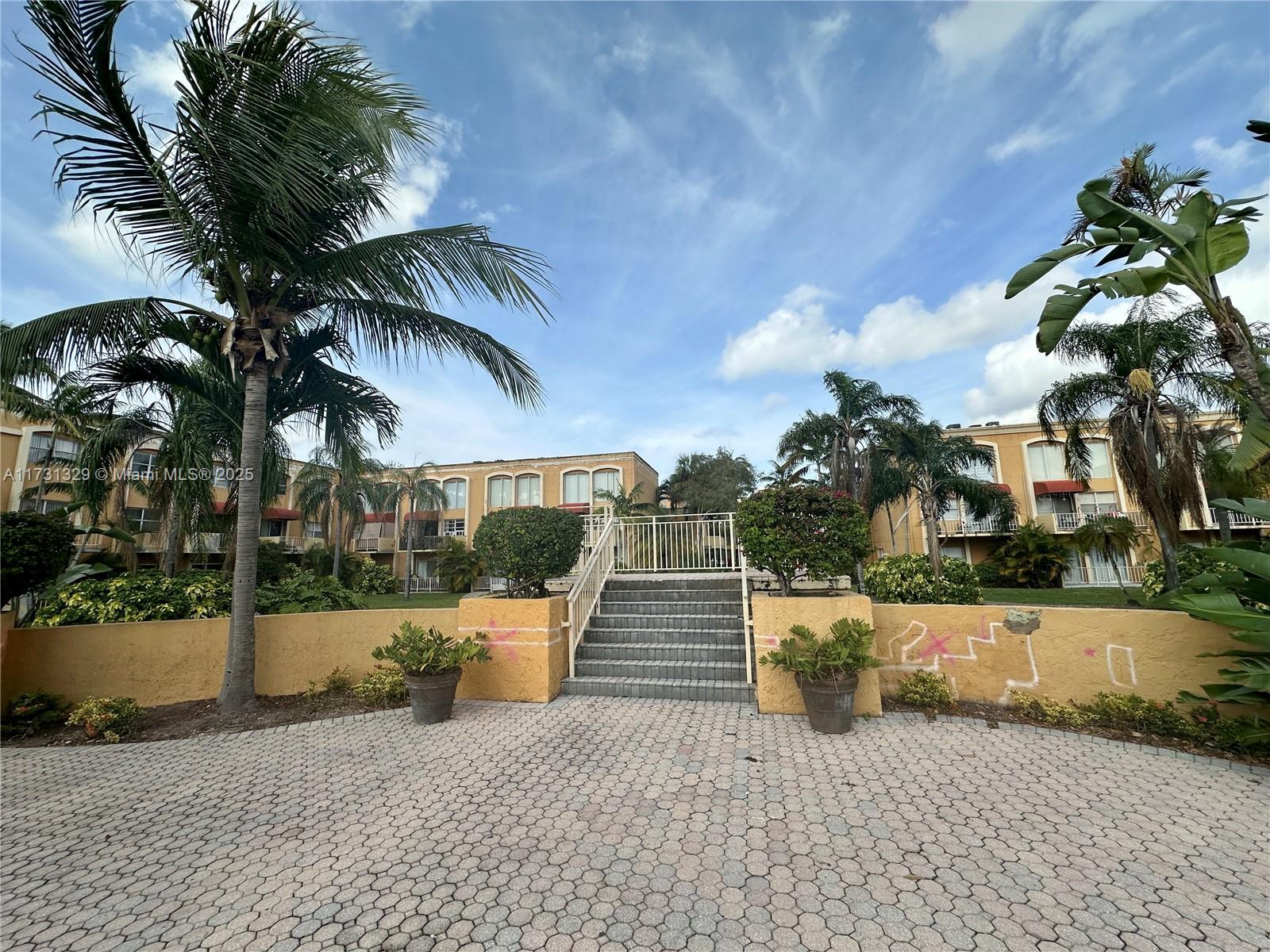 VENETIAN GARDENS AT COUNT - Residential