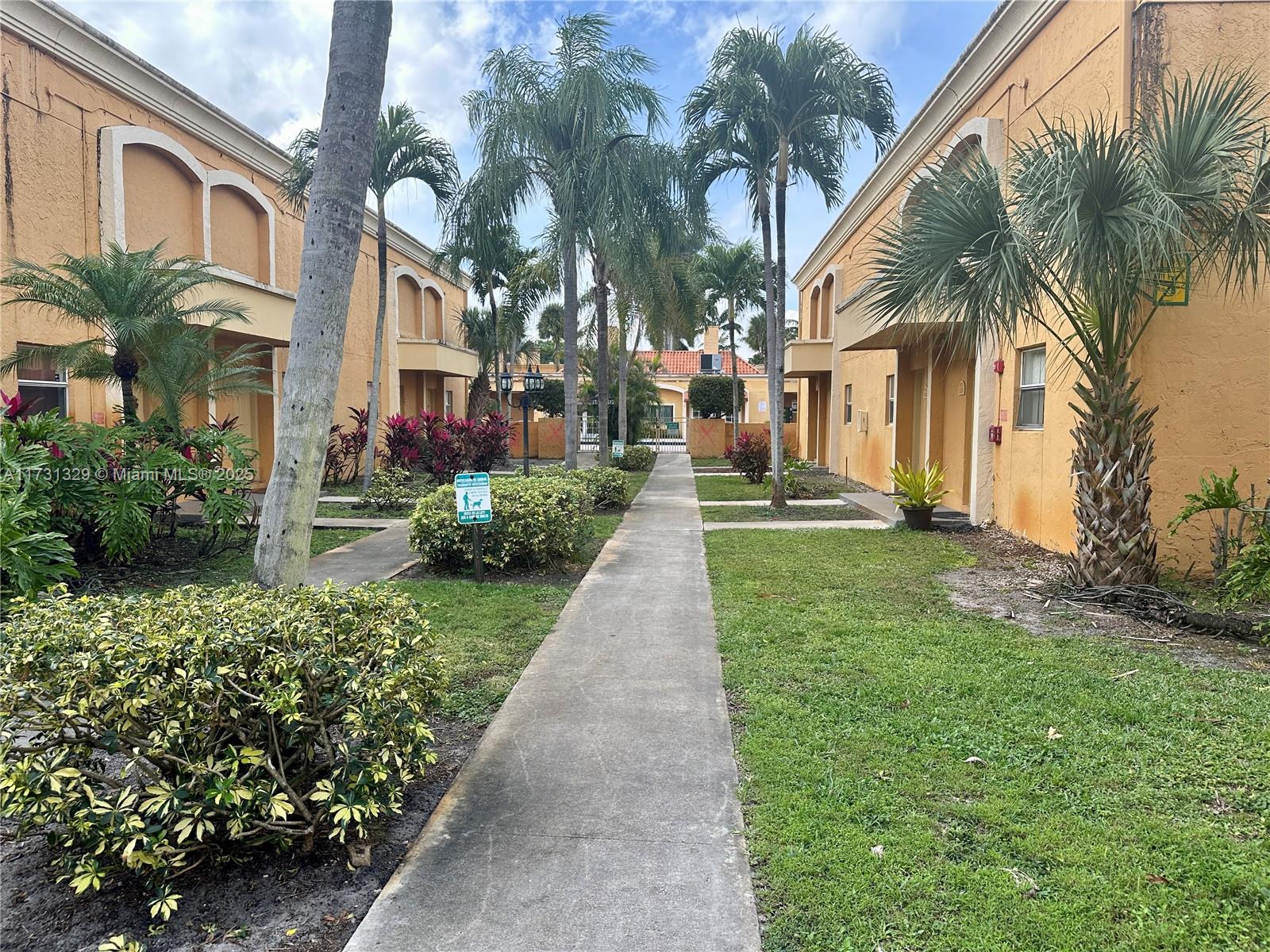 VENETIAN GARDENS AT COUNT - Residential