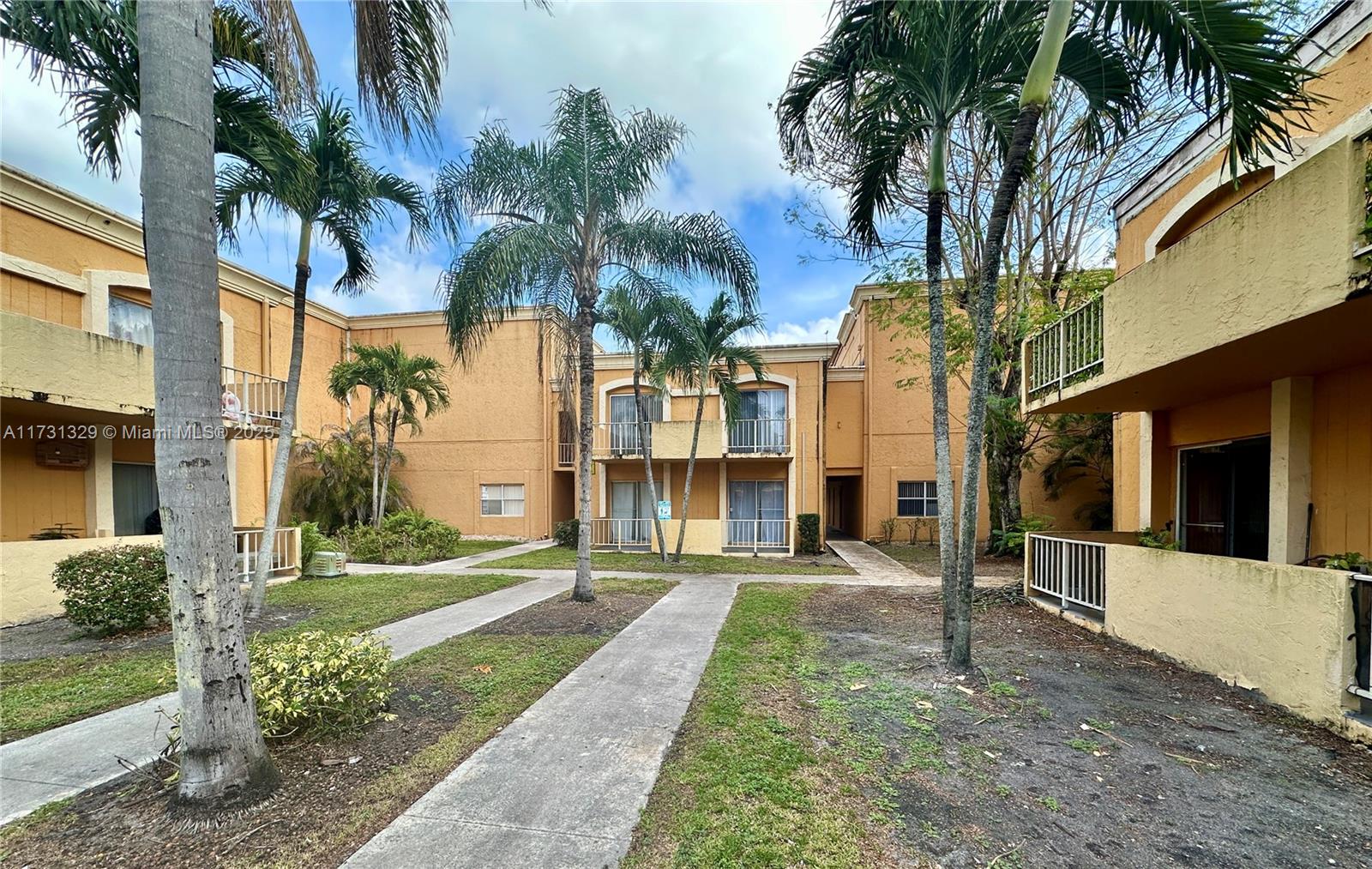 VENETIAN GARDENS AT COUNT - Residential