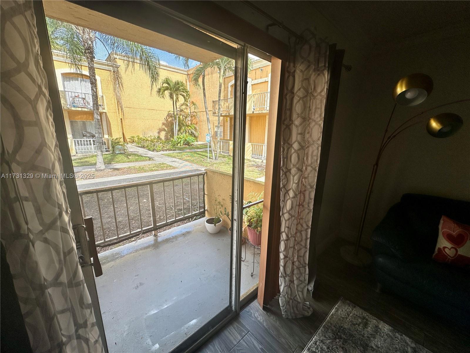 VENETIAN GARDENS AT COUNT - Residential