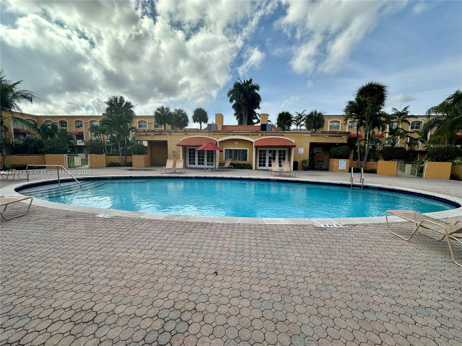 VENETIAN GARDENS AT COUNT - Residential