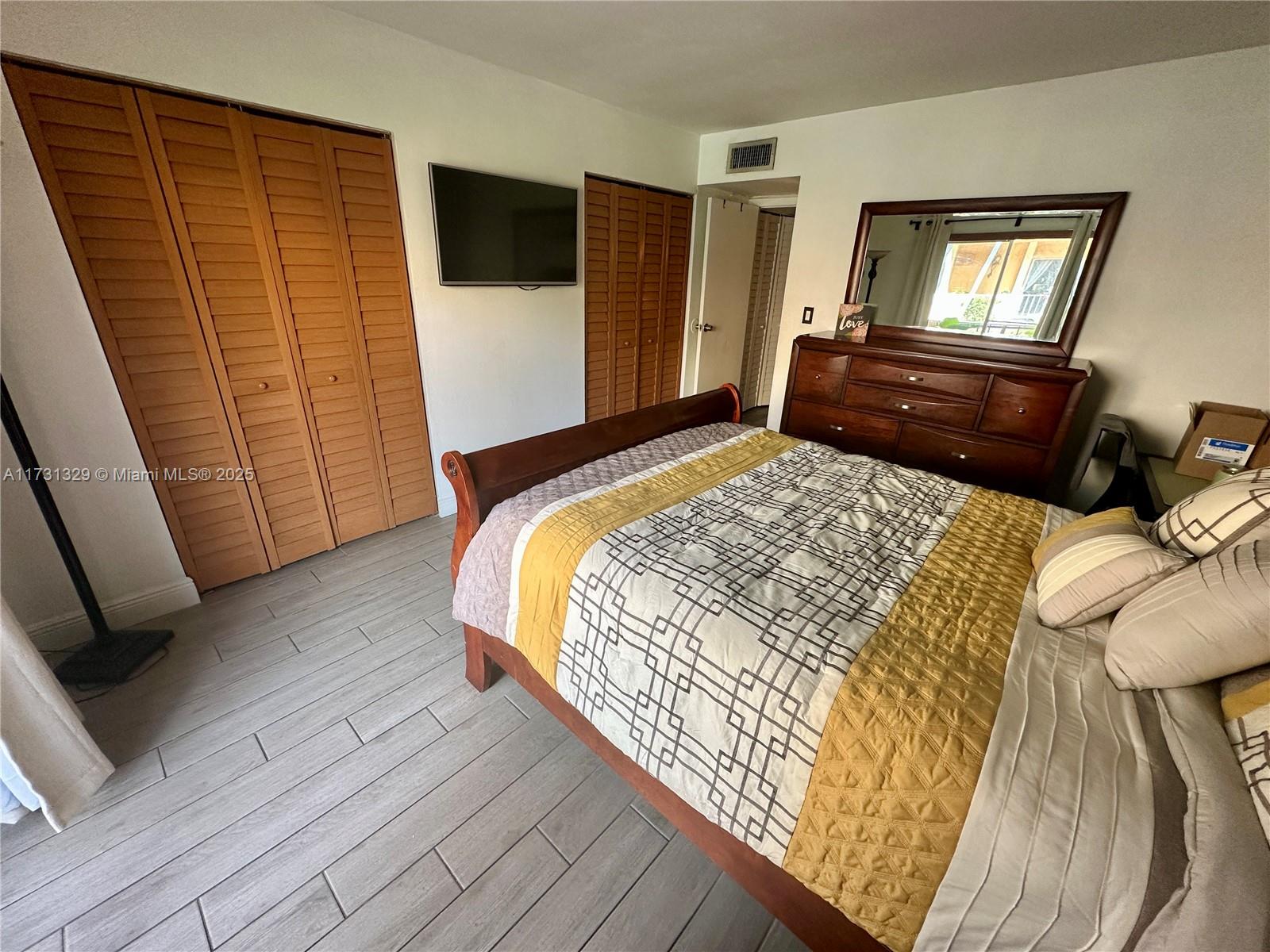 VENETIAN GARDENS AT COUNT - Residential