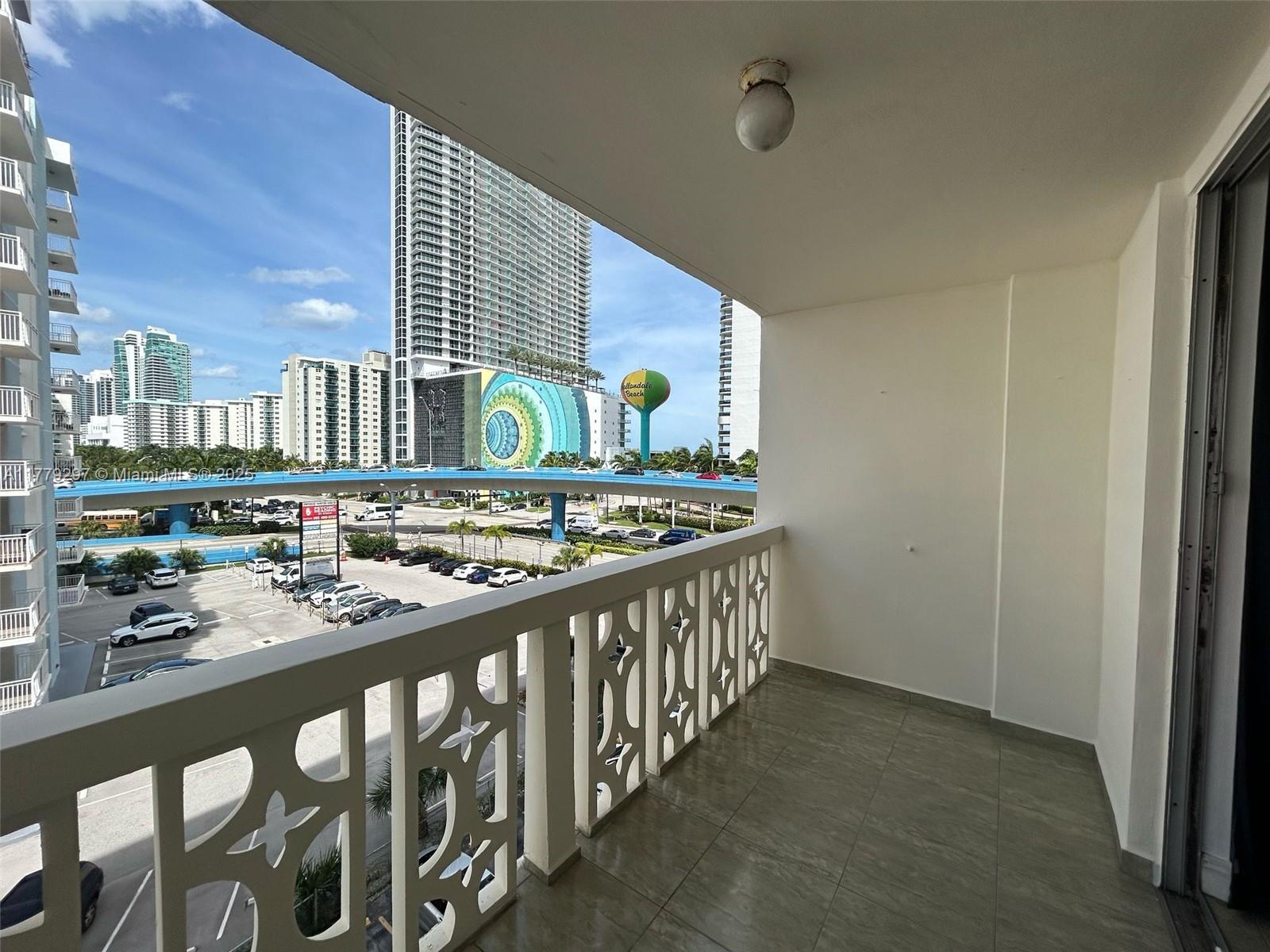 IMPERIAL TOWERS CONDO - Residential