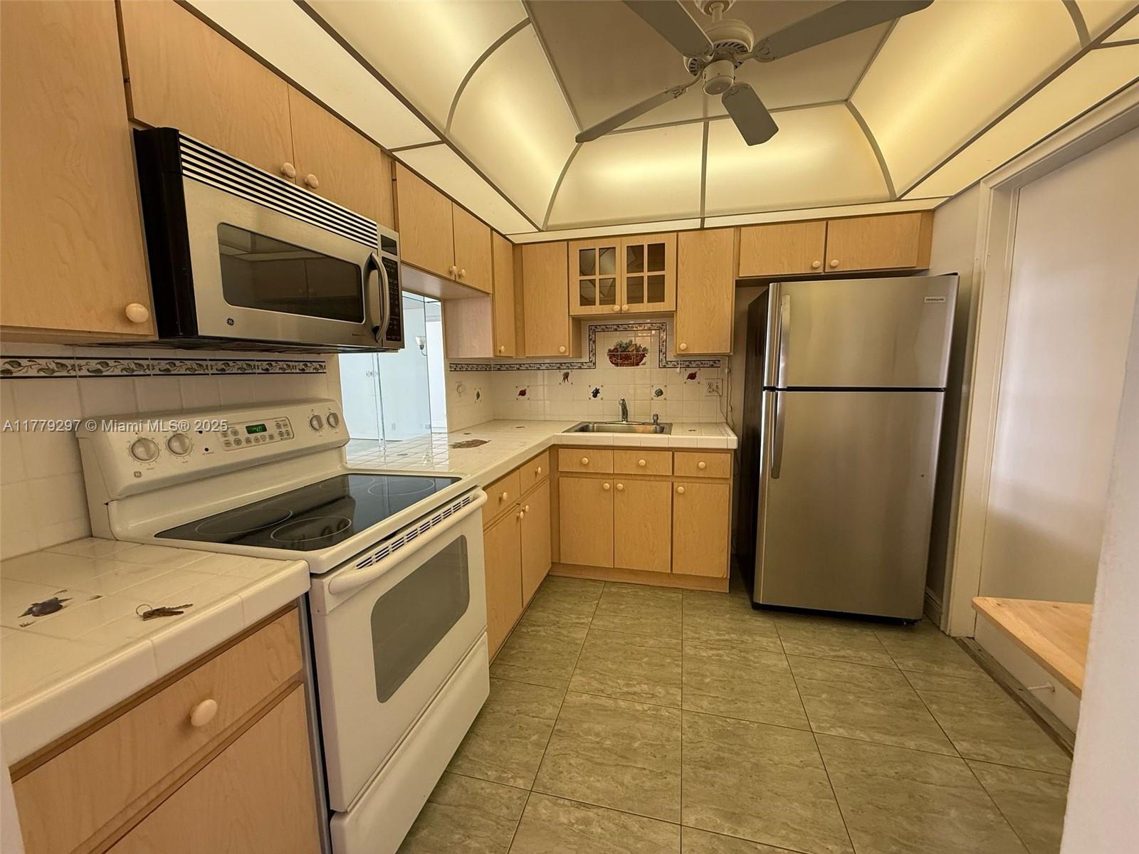 IMPERIAL TOWERS CONDO - Residential