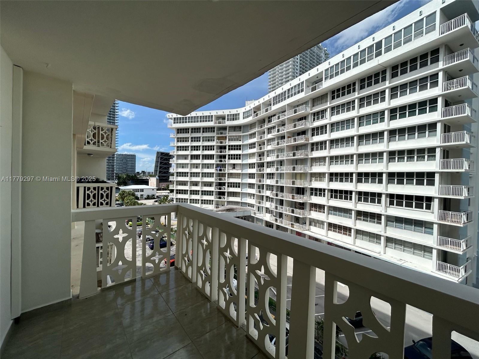 IMPERIAL TOWERS CONDO - Residential