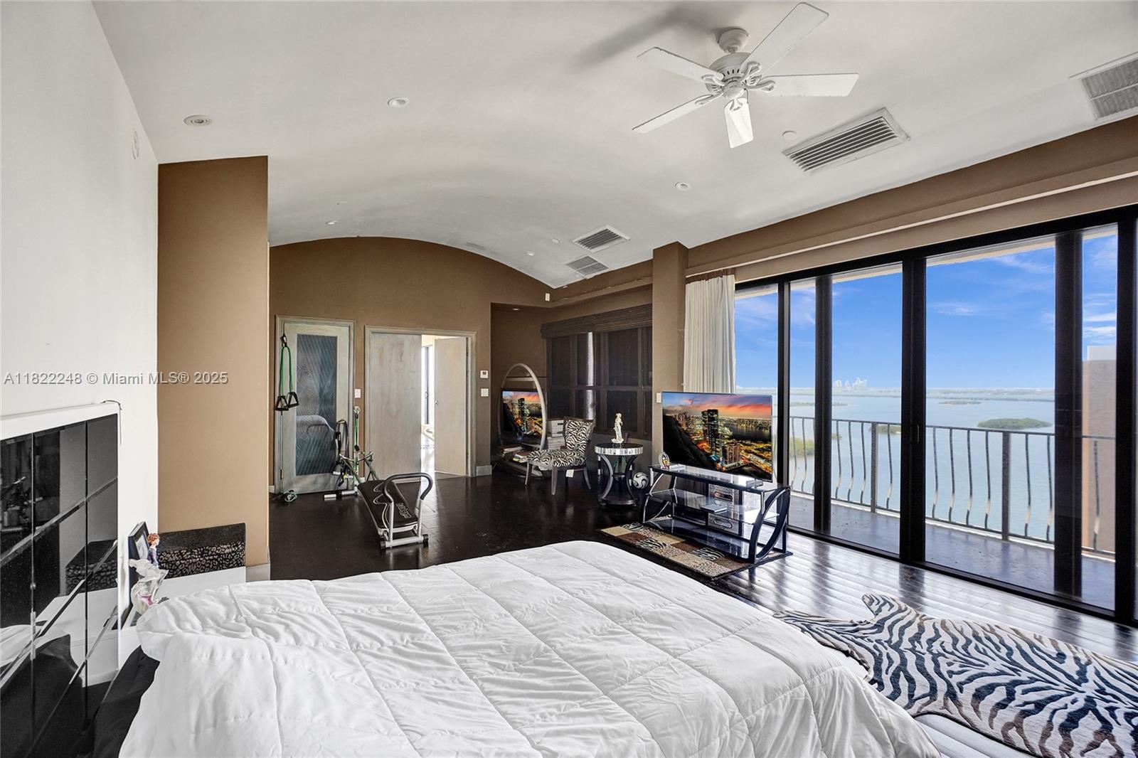 THE PALM BAY YACHT CLUB C - Residential