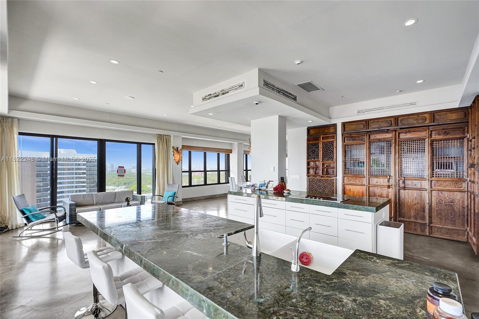THE PALM BAY YACHT CLUB C - Residential