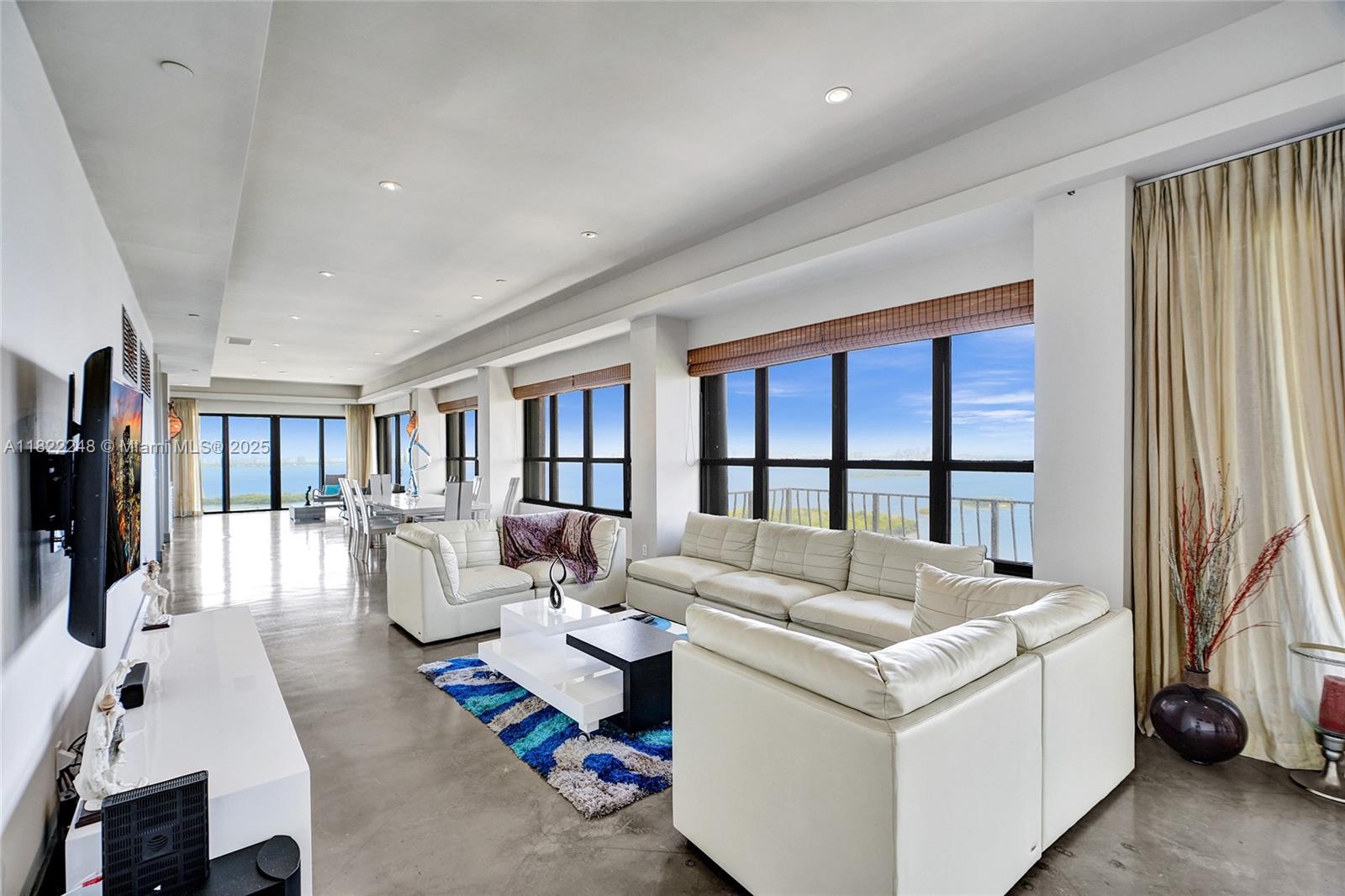THE PALM BAY YACHT CLUB C - Residential