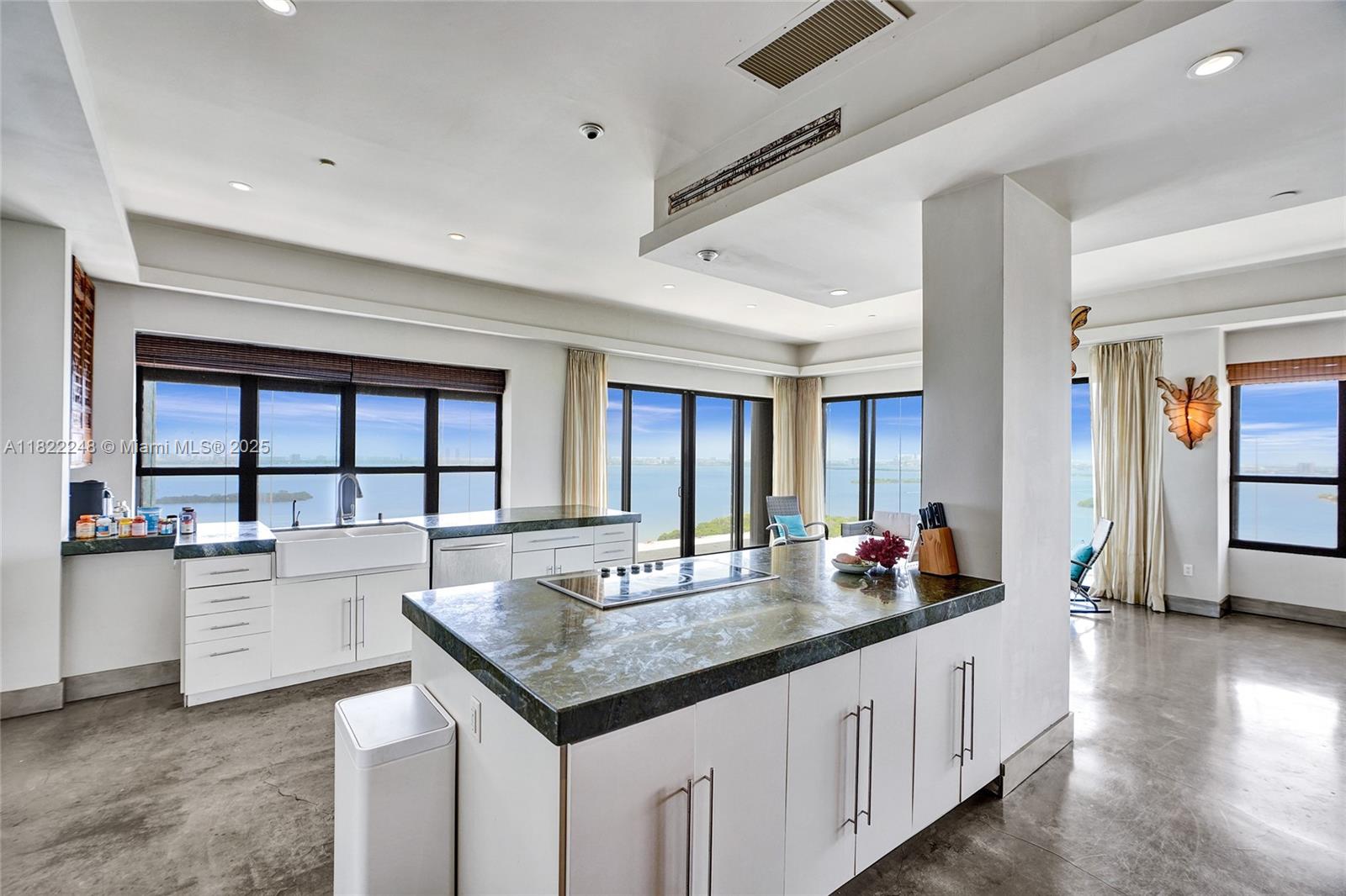 THE PALM BAY YACHT CLUB C - Residential