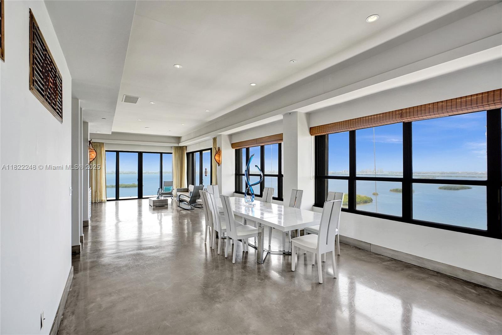 THE PALM BAY YACHT CLUB C - Residential