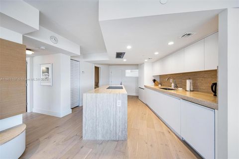 1881 Washington Ave 14F Miami Beach FL 33139