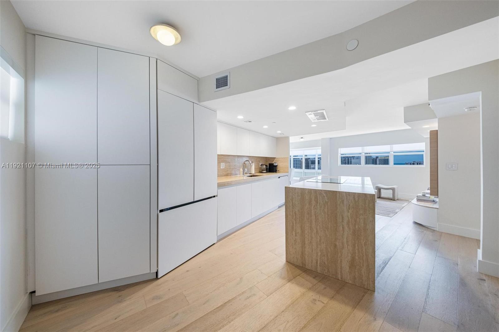 1881 Washington Ave 14F