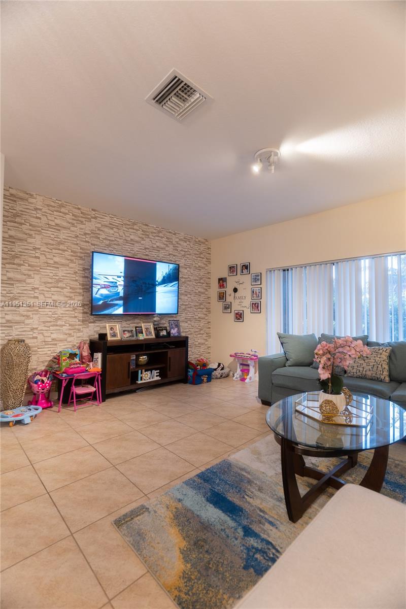 UNITED HOMES AT BELLA VIS - Residential