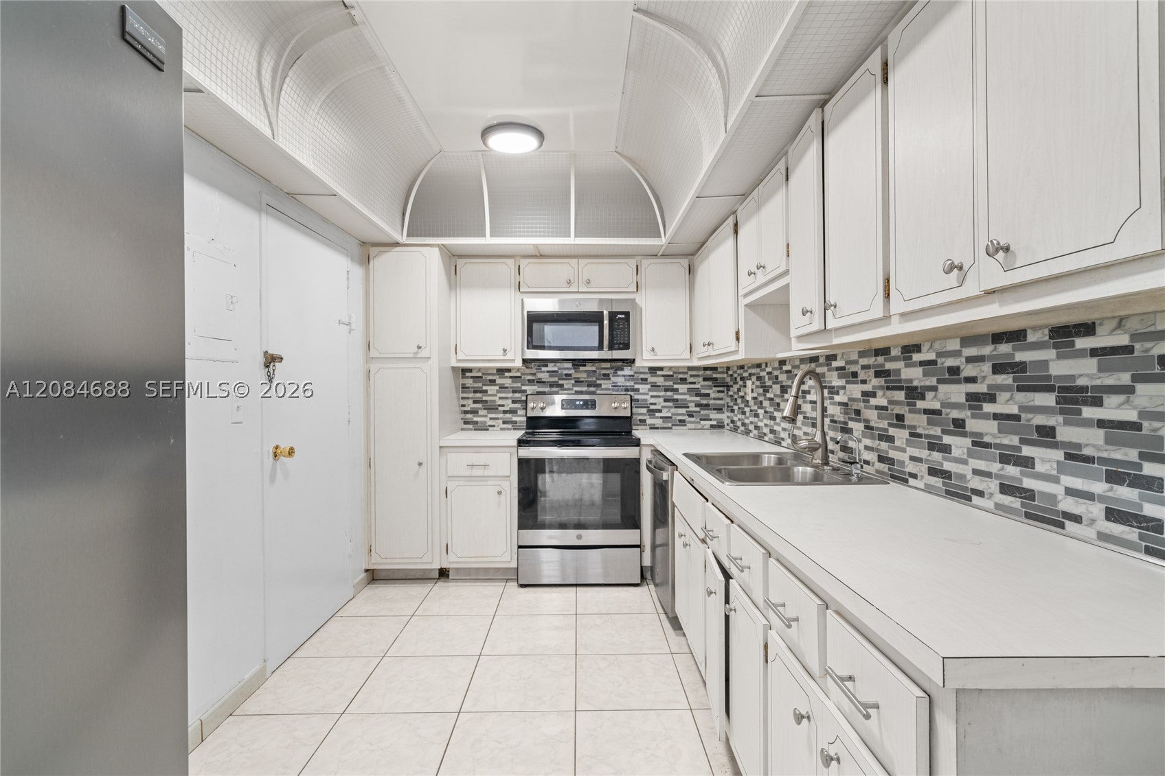 5001 Collins Ave 5E, Miami Beach, FL, 33140/$399,000 3 5001 Collins Ave 5E