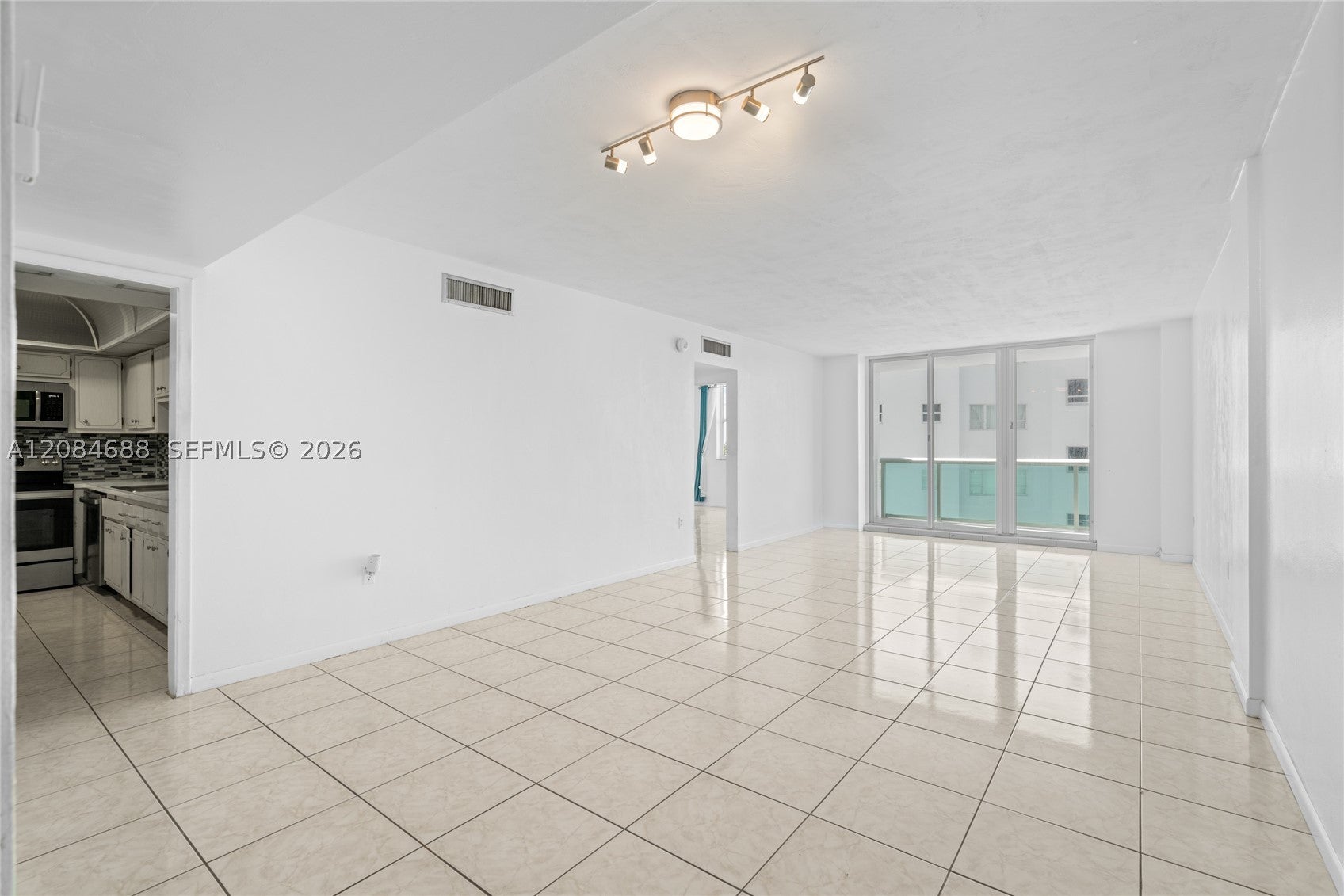 5001 Collins Ave
