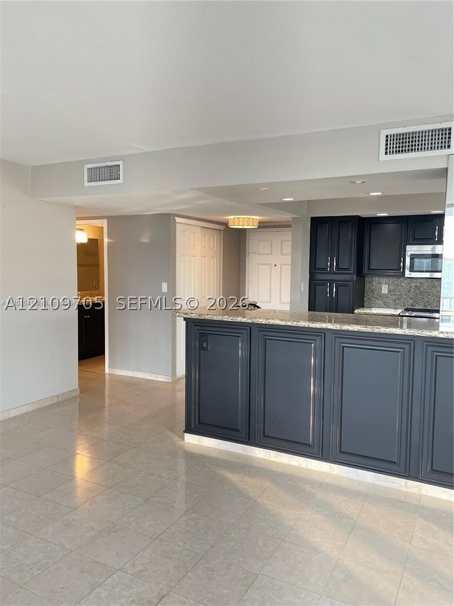 1000 Parkview Dr 920