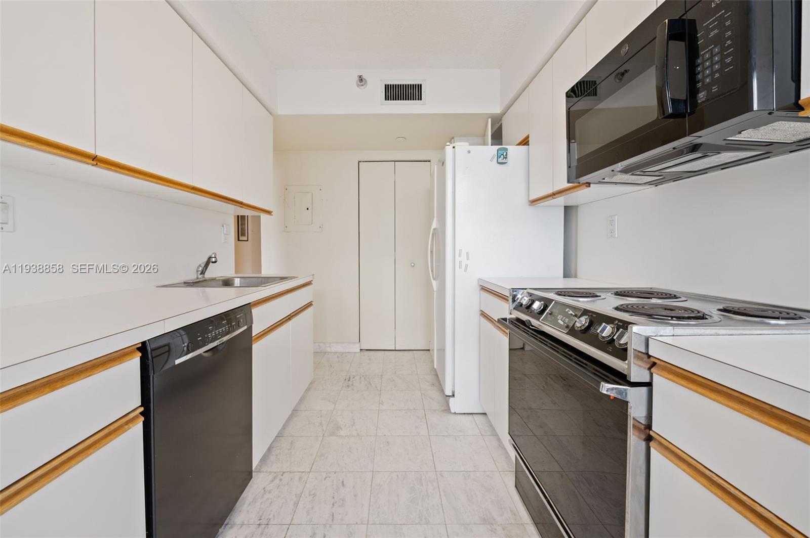 MYSTIC POINTE CONDO NO TW - Residential