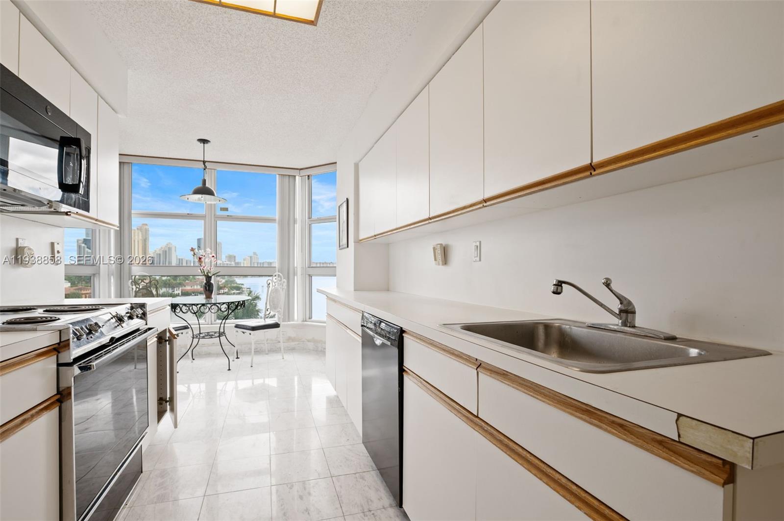 MYSTIC POINTE CONDO NO TW - Residential