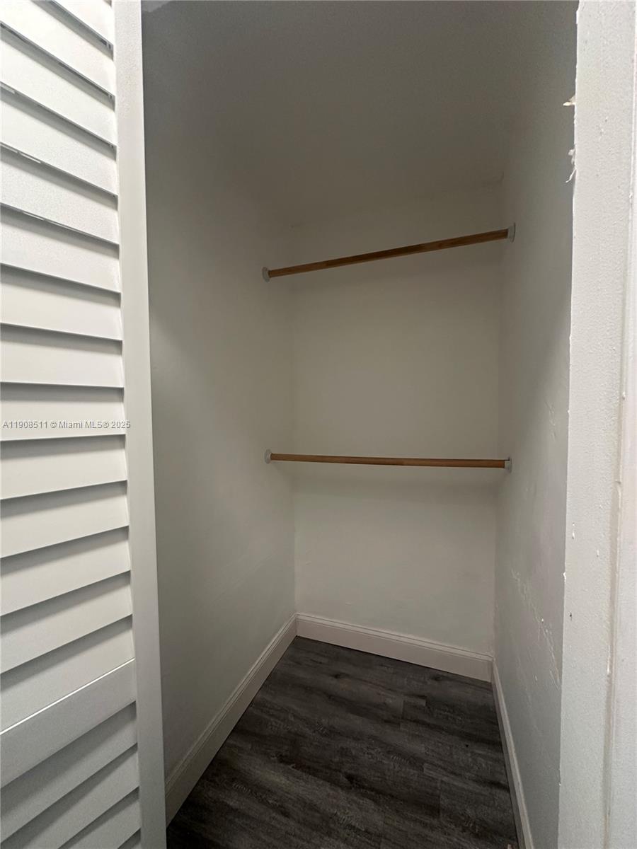 BISCAYNE LAKE GDN BLDG A - Residential Lease