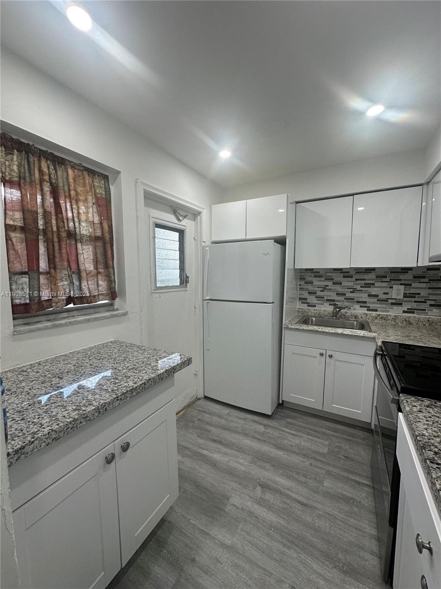 BISCAYNE LAKE GDN BLDG A - Residential Lease